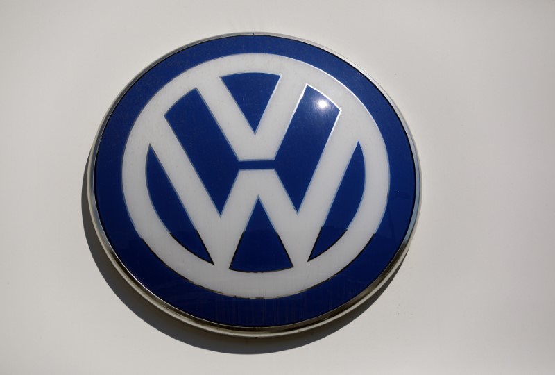 © Reuters. The logo of Volkswagen carmaker is seen at the entrance of a showroom in Nice