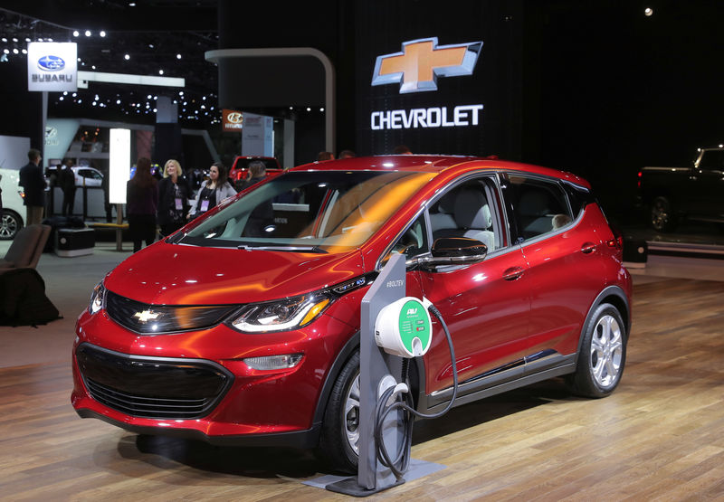 © Reuters. FILE PHOTO: Chevrolet Bolt is displayed at the North American International Auto Show in Detroit, Michigan