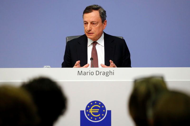 © Reuters. Presidente do BCE, Mario Draghi, fala em coletiva de imprensa em Frankfurt