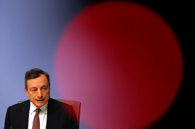 © Reuters. Mario Draghi, President of the European Central Bank (ECB) holds a news conference on the outcome of the Governing Council meeting at the ECB headquarters in Frankfurt
