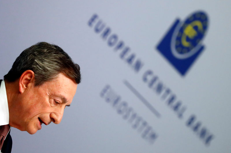 © Reuters. Presidente do Banco Central Europeu, Mario Draghi, durante coletiva de imprensa em Frankfurt, na Alemanha