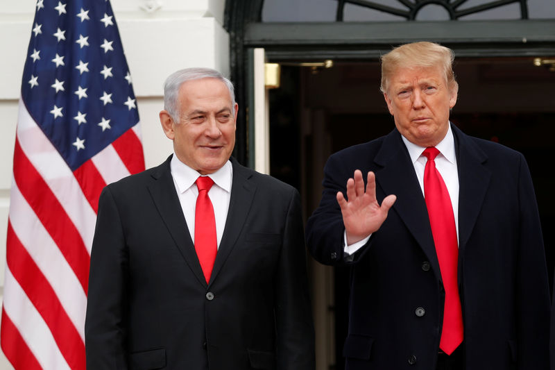 © Reuters. Presidente norte-americano, Donald Trump, recebe Netanyahu na Casa Branca, em Washington