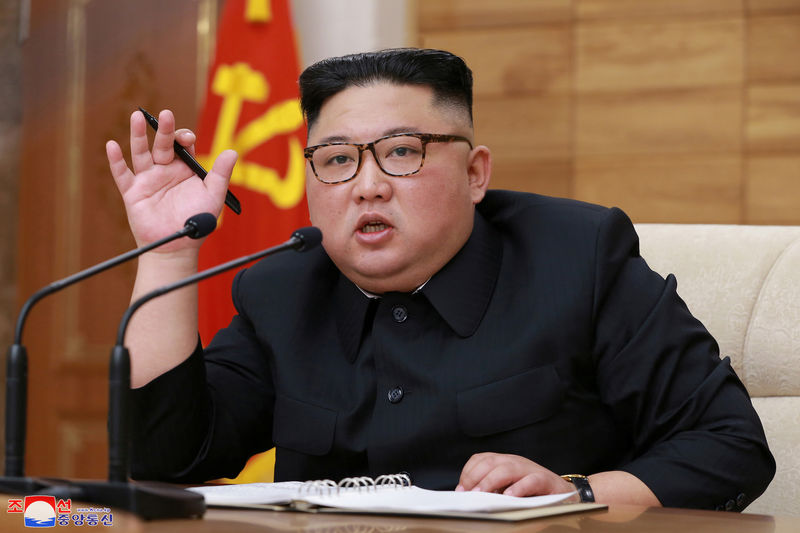 © Reuters. North Korean leader Kim gestures during Central Committee of the Worker's Party meeting in Pyongyang