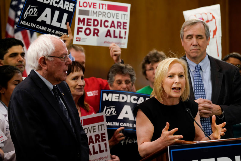 © Reuters. Democratic U.S. presidential candidate U.S. Sen. Kirsten Gillibrand (D-NY) speaks at a news conference alongside Sen. Bernie Sanders (I-VT) on Capitol Hill in Washington