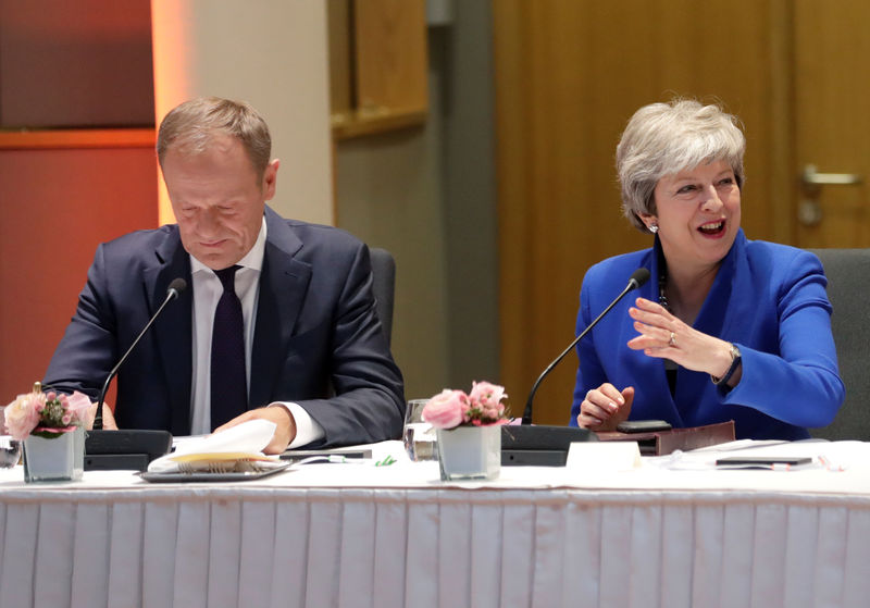 © Reuters. توسك: زعماء الاتحاد الأوروبي يوافقون على تأجيل خروج بريطانيا من الاتحاد