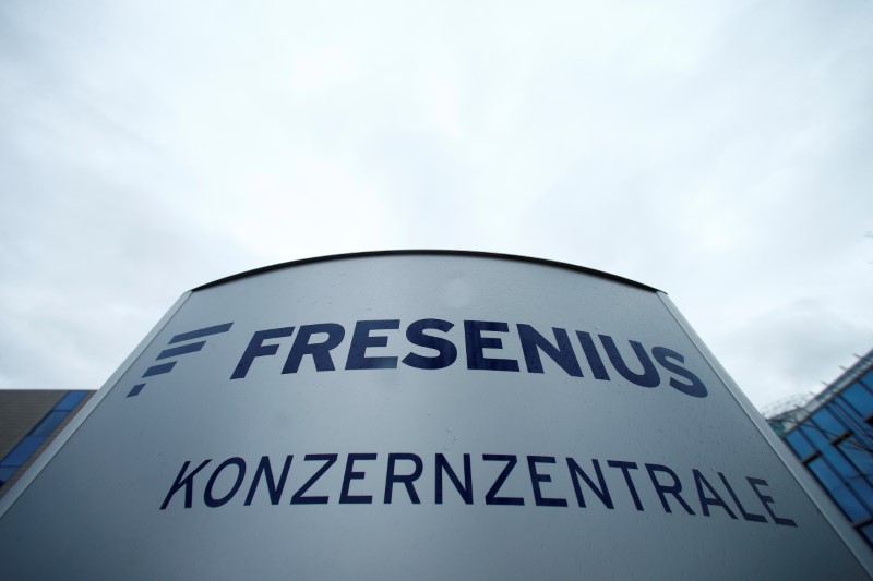 © Reuters. A Fresenius SE logo is pictured in Bad Homburg near Frankfurt