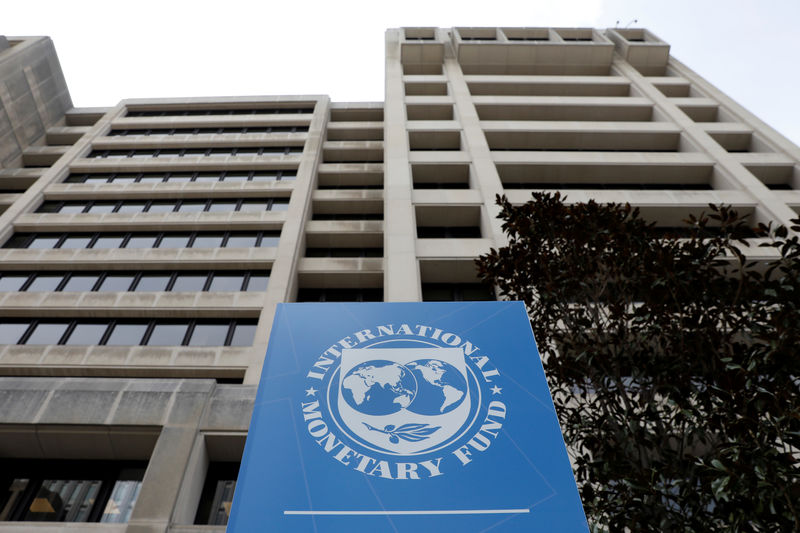 © Reuters. FILE PHOTO:  The International Monetary Fund (IMF) headquarters building is seen ahead of the IMF/World Bank spring meetings in Washington