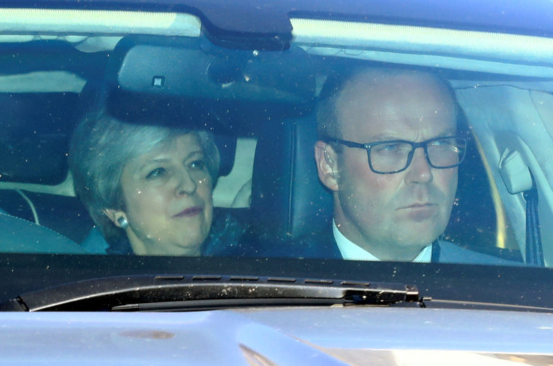 © Reuters. La primera ministra británica, Theresa May, deja el Parlamento en Londres.