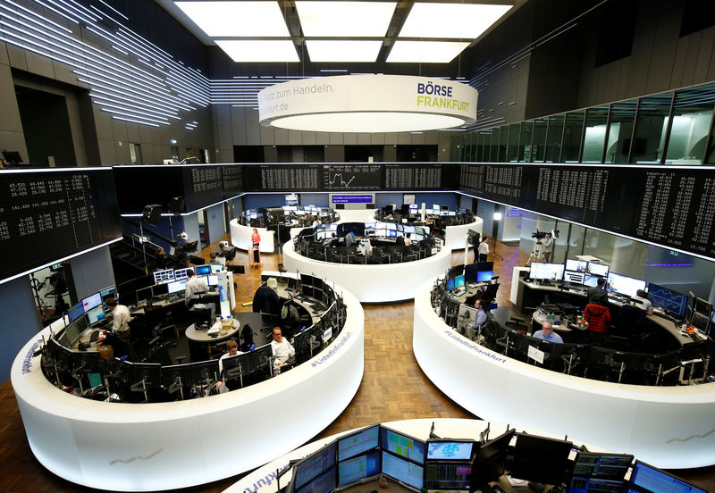 © Reuters. Operadores na Bolsa de Valores de Frankfurt, Alemanha