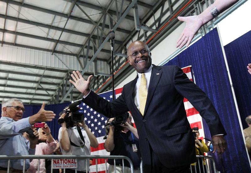 © Reuters. FILE PHOTO: Former presidential candidate Herman Cain arrives at a rally for U.S. Republican presidential candidate and former Speaker of the House Newt Gingrich in Tampa, Florida