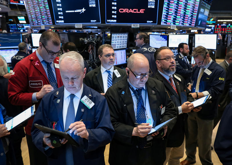 © Reuters. Operadores na Bolsa de Valores de Nova York