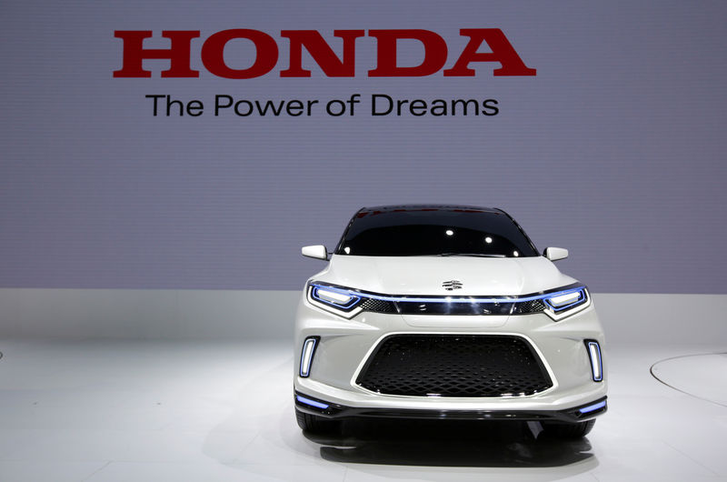 © Reuters. A Honda Li Nian EV concept car is displayed during a media preview of the Auto China 2018 motor show in Beijing