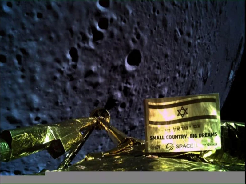 © Reuters. Imagen tomada por la nave espacial israelí Beresheet durante su aterrizaje en la Luna, obtenda por Reuters desde Space IL