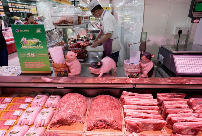 © Reuters. FOTO DE ARCHIVO: Un supermercado en Pekín
