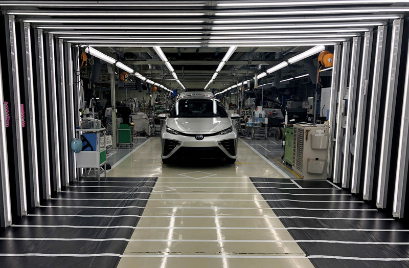 © Reuters. A Toyota Mirai fuel cell vehicle awaits final inspection at a Toyota Motor Corp. factory in Toyota