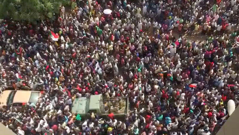 © Reuters. People are seen in the streets after televised statement by Defence Minister Awad Mohamed Ahmed Ibn Auf in Khartoum