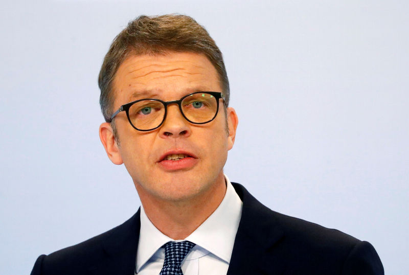 © Reuters. FILE PHOTO: Christian Sewing, CEO of Deutsche Bank AG, addresses the media during the bank's annual news conference in Frankfurt