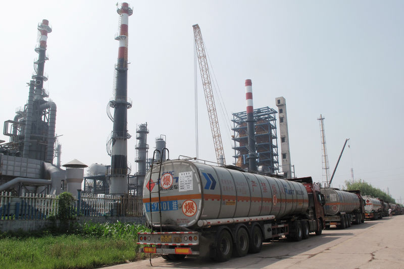 © Reuters. Shandong Haiyou Petrochemical Group refinery is seen in Ju