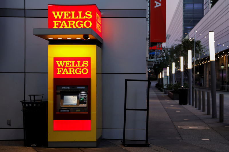 © Reuters. Банкомат Wells Fargo в Лос-Анджелесе, штат Калифорния