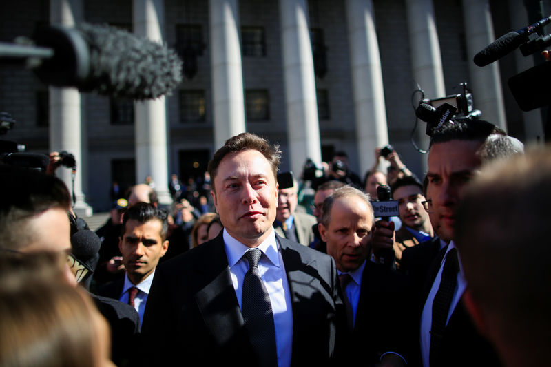 © Reuters. Tesla Inc. CEO Musk exits after attending for an S.E.C. hearing at the Manhattan Federal Courthouse in New York