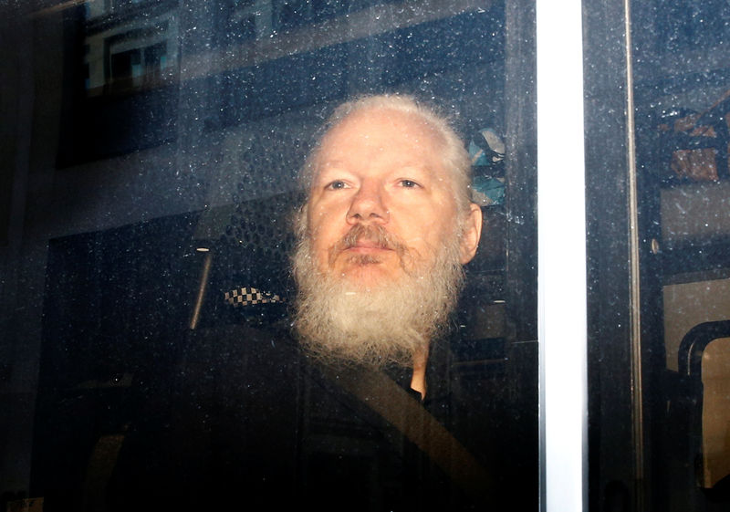 © Reuters. WikiLeaks founder Julian Assange is seen in a police van, after he was arrested by British police, in London