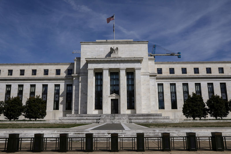 © Reuters. FILE PHOTO: FILE PHOTO: The Federal Reserve Board building on Constitution Avenue is pictured in Washington