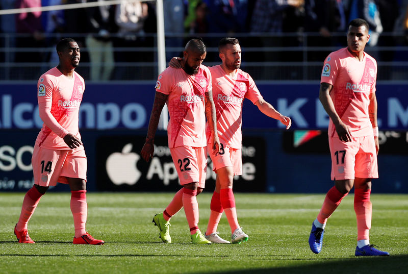 © Reuters. برشلونة بتشكيلة مختلفة يتعادل مع ويسكا متذيل الترتيب في دوري إسبانيا