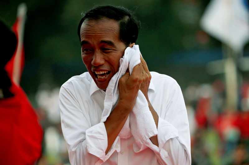 © Reuters. (رجل في الأخبار) ويدودو حديث العهد بالسياسة يسعى لفترة رئاسة ثانية في إندونيسيا