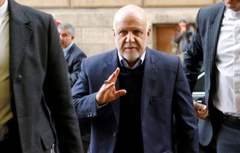 © Reuters. FILE PHOTO: Iran's Oil Minister Zanganeh arrives for an OPEC meeting in Vienna
