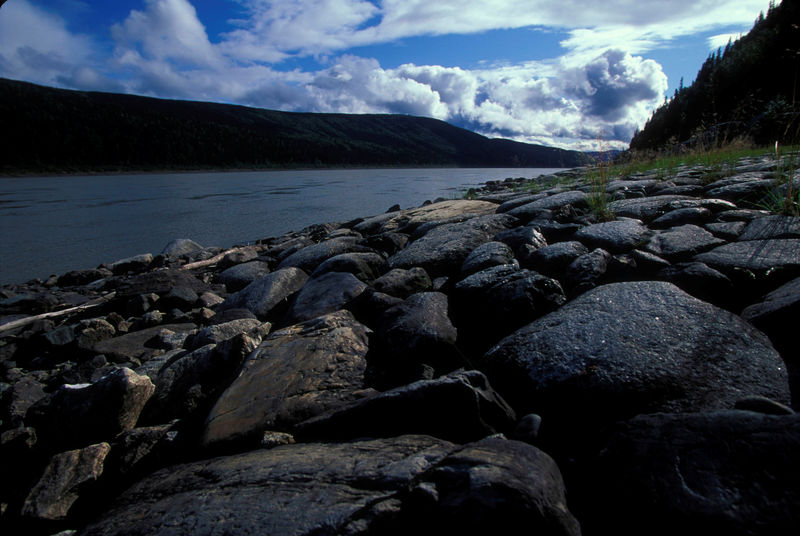 © Reuters. ذوبان مبكر لنهرين بألاسكا بعد شتاء دافئ