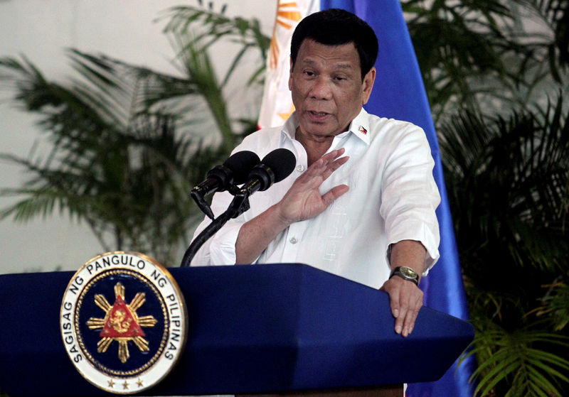 © Reuters. FILE PHOTO: President Rodrigo Duterte speaks after his arrival in Davao
