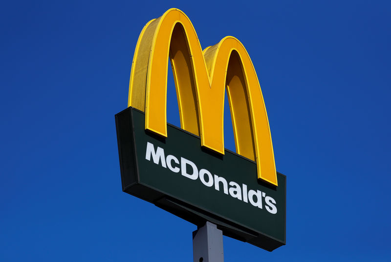 © Reuters. The logo of U.S. company McDonald's is pictured in Rome