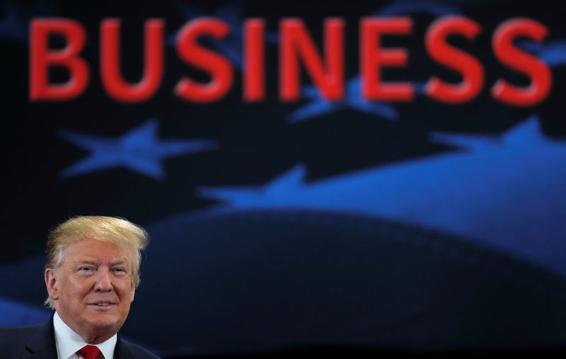 © Reuters. U.S. President Trump visits Nuss Truck & Equipment in Burnsville, Minnesota