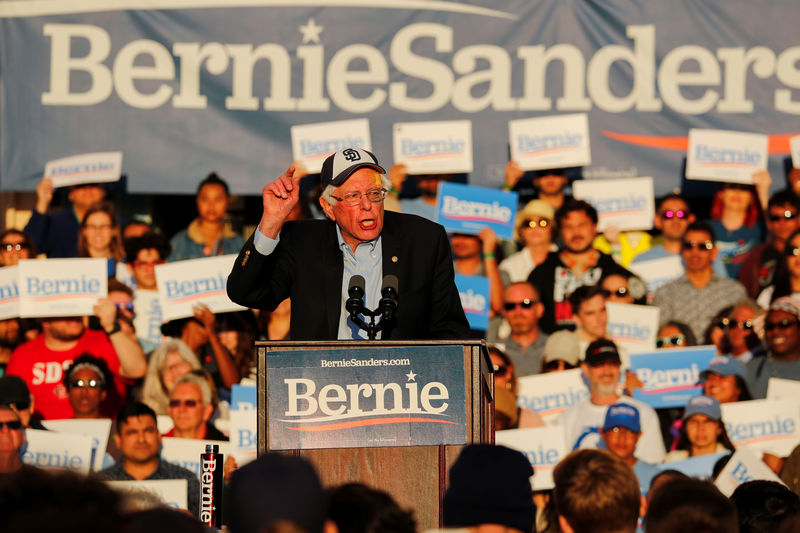 © Reuters. Democratic U.S. 2020 presidential candidate Bernie Sanders holds an evening public rally along the waterfront in downtown San Diego, California