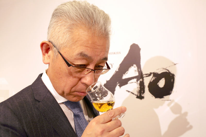 © Reuters. Suntory's chief blender Shinji Fukuyo smells Ao, Suntory's high-end world whisky, during its promotional event in Tokyo