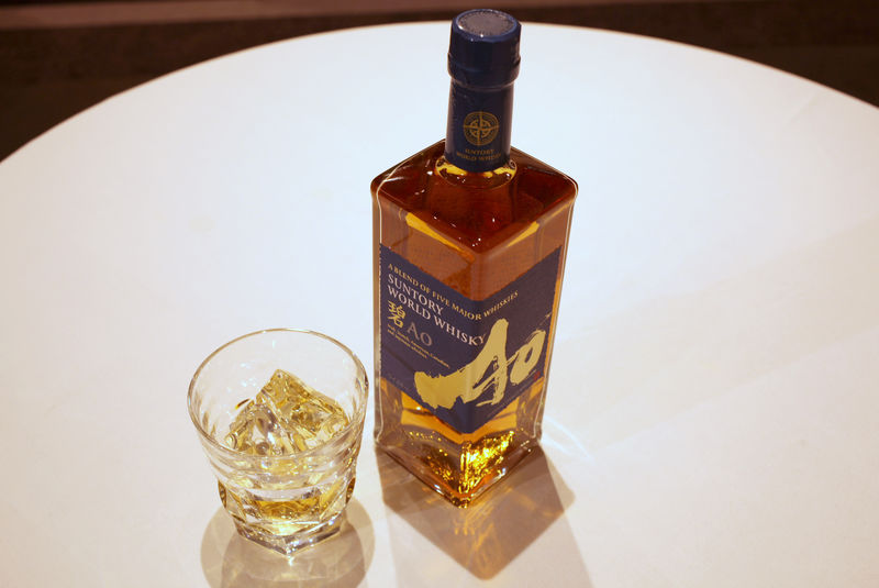 © Reuters. Imagen de Ao, el whisky mundial de calidad superior de Suntory, en un evento promocional en Tokio