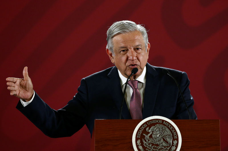 © Reuters. El presidente de México, Obrador, habla durante una conferencia de prensa en Ciudad de México.