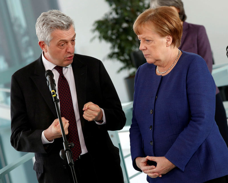 © Reuters. German Chancellor Angela Merkel meets United Nations High Commissioner for Refugees (UNHCR) Filippo Grandi at the Chancellery in Berlin