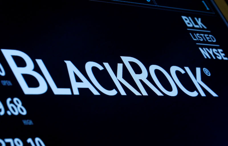 © Reuters. Logo da BlackRock é exibida em painel da Bolsa de Valores de Nova York
