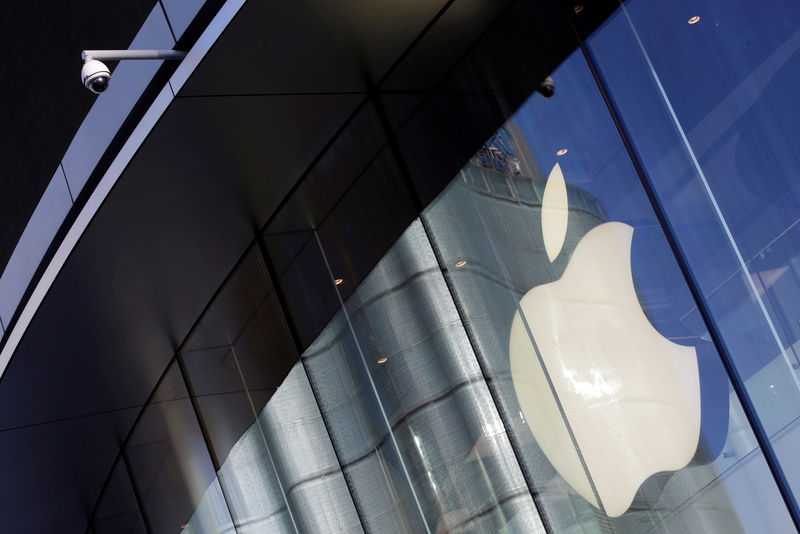 © Reuters. FILE PHOTO: Surveillance camera is seen outside an Apple store in Beijing