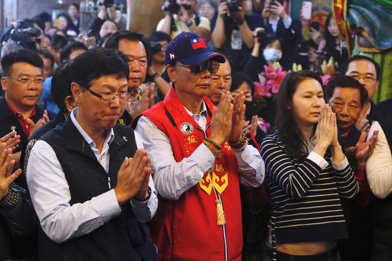 © Reuters. رئيس فوكسكون يقول إنه سيخوض انتخابات رئاسة تايوان بتوجيهات من إلهة البحر