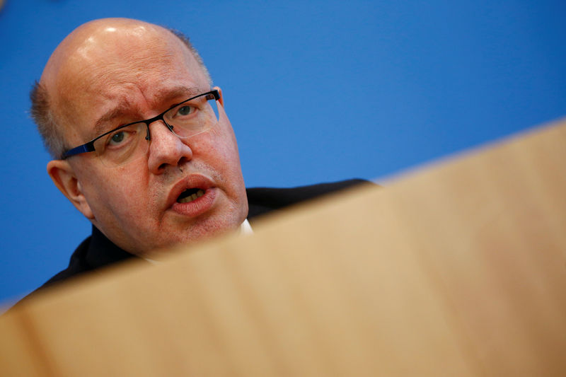 © Reuters. German Economy Minister Peter Altmaier addresses a news conference to present the 2019 spring outlook of the German economy in Berlin