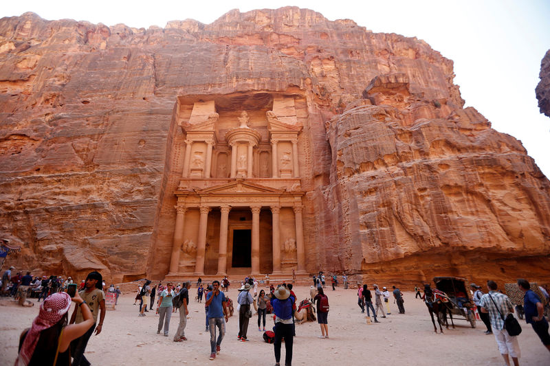 © Reuters. ارتفاع الدخل السياحي للأردن 5.2% في الربع/1