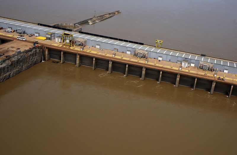 © Reuters. Hidrelétrica de Santo Antônio, no rio Madeira, em Porto Velho