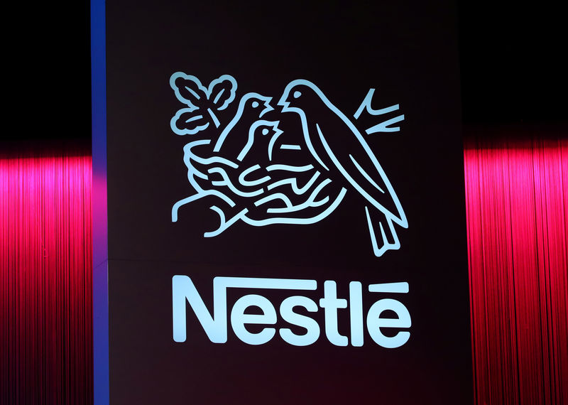 © Reuters. Логотип Nestle в Лозанне, Швейцария