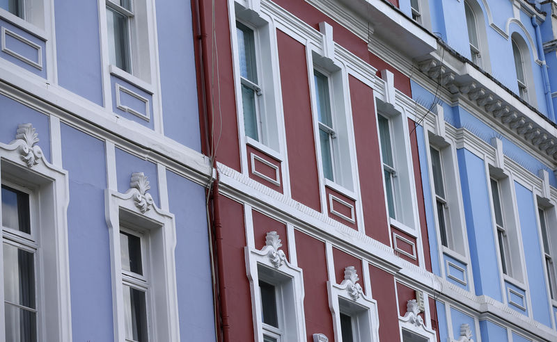 © Reuters. A row of houses are seen in London