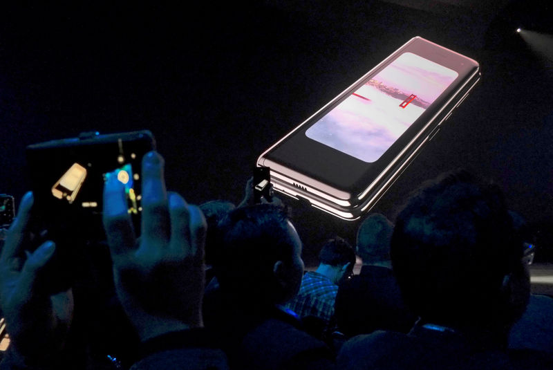 © Reuters. FILE PHOTO: The Samsung Galaxy Fold phone is shown on a screen at Samsung Electronics Co Ltd’s Unpacked event in San Francisco