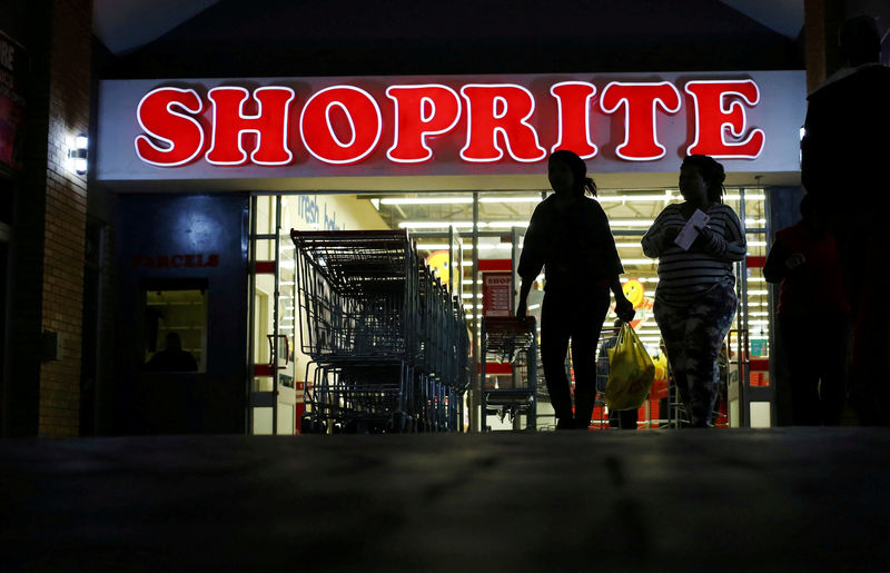 © Reuters. FILE PHOTO: Shoppers leave the Shoprite store in Daveyton