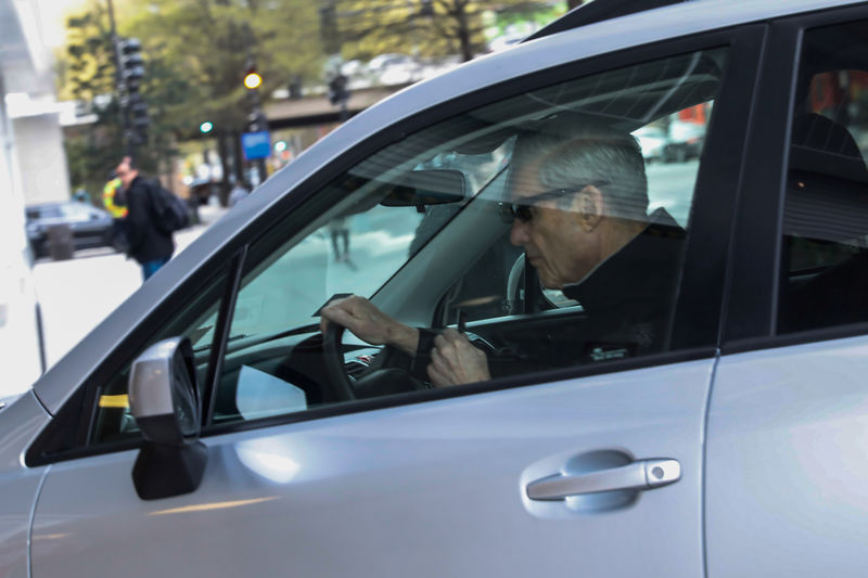 © Reuters. Special Counsel Robert Mueller arrives at his office building in Washington