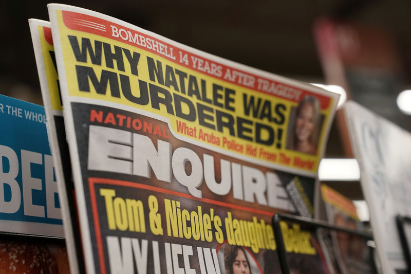 © Reuters. U.S. tabloid newspaper the National Enquirer is on display for sale in Washington